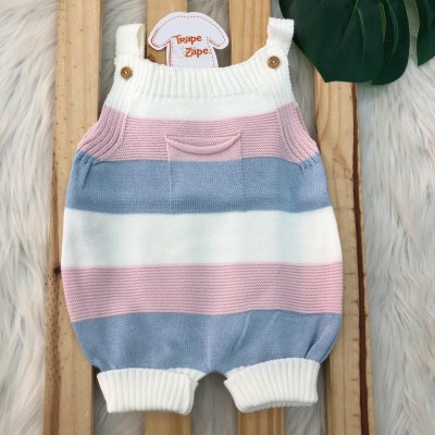 Jardineira Curta de Linha - Bolsinho e Listras Grossas OFF, Rosa e Azul Claro Jardineira Curta de Linha - Bolsinho e Listras Grossas OFF, Rosa e Azul Claro